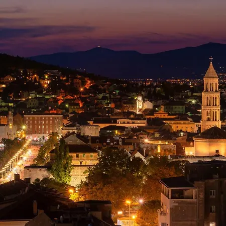 Royal Suites-sky بيت ضيافة سبليت