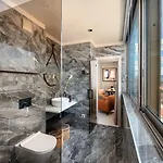 Royal Suites-sky Konukevi 4*