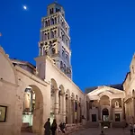 Royal Suites-sky Konukevi 4*