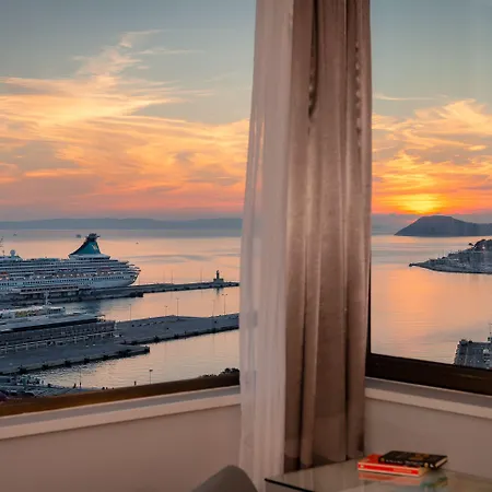 Royal Suites-sky 4*