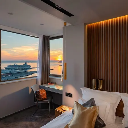 Royal Suites-sky 4*