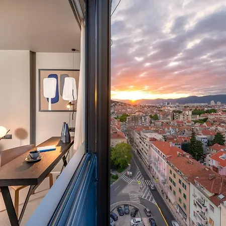 Royal Suites-sky Guest house 4*