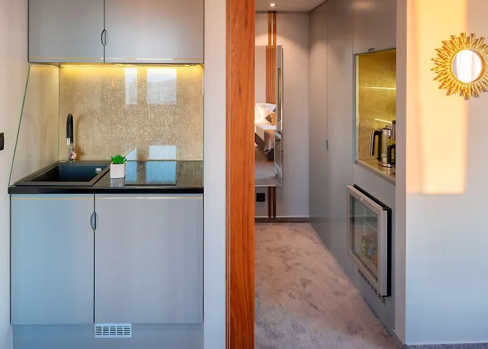 Royal Suites-sky 4*