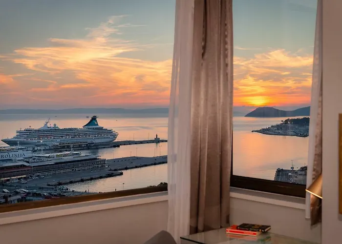 Royal Suites-sky Gasthuis 4*