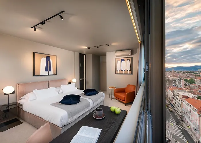Gasthuis Royal Suites-sky 4*
