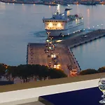 Royal Suites-sky 4*