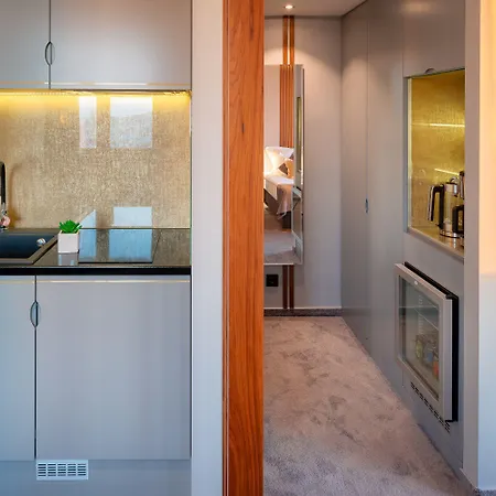 Royal Suites-sky 4*