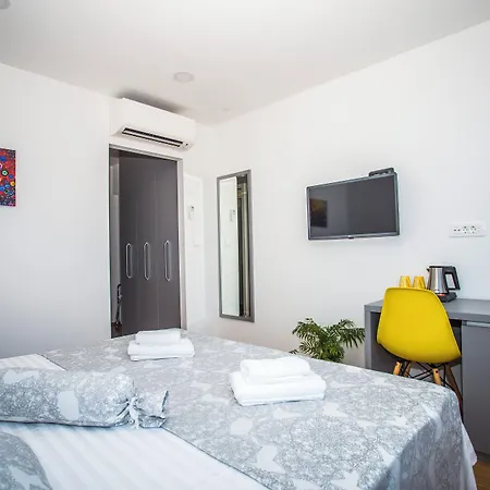 Guest house Royal Suites-sky Split