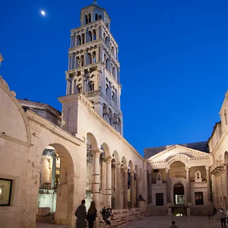 Royal Suites-sky Гостевой дом 4*