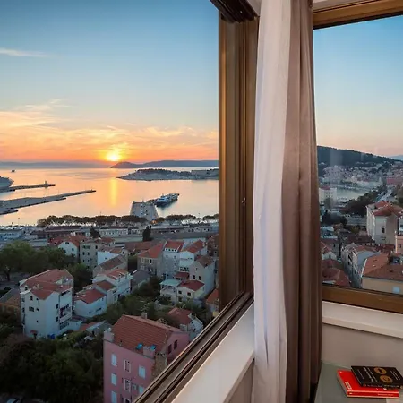 Royal Suites-sky בית הארחה