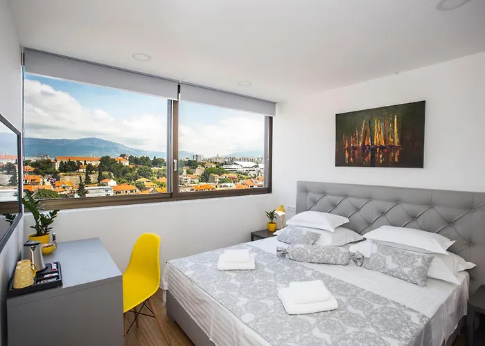 Royal Suites-sky 게스트하우스 4*