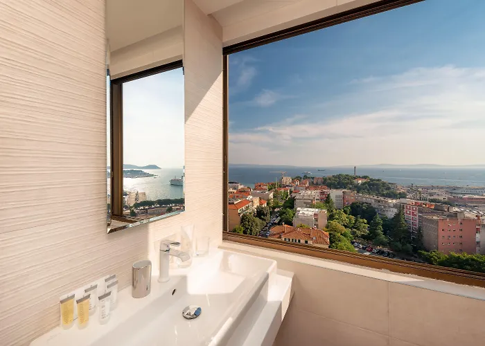 Royal Suites-sky 게스트하우스 4*