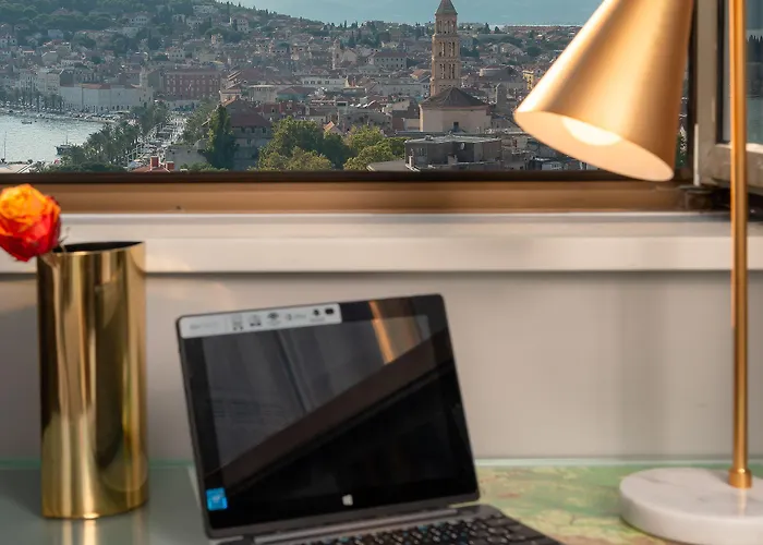 Royal Suites-sky 게스트하우스 4*