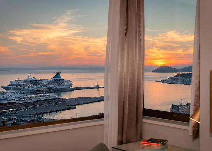 Royal Suites-sky 4*