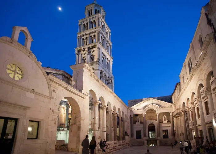 Royal Suites-sky 게스트하우스 4*