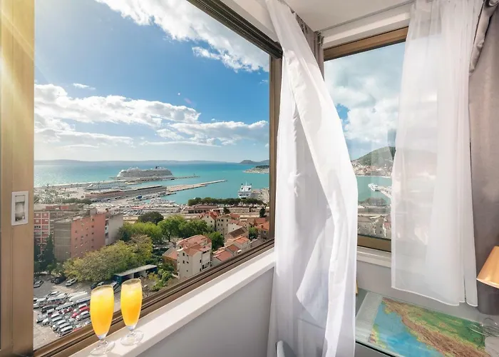 Royal Suites-sky 4*