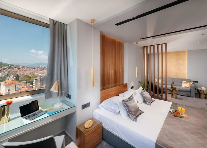 Royal Suites-sky 게스트하우스