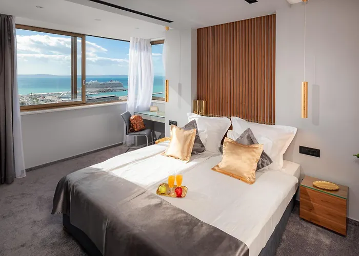 Royal Suites-sky 게스트하우스 4*