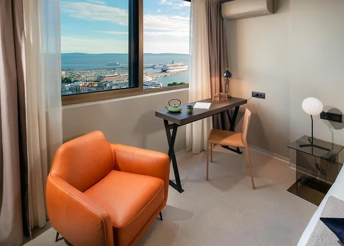 Royal Suites-sky 4*