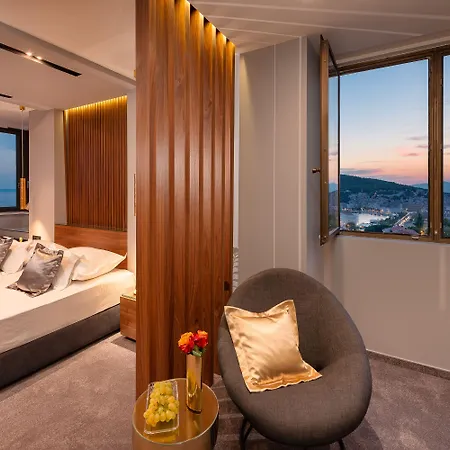 Royal Suites-sky Pensión