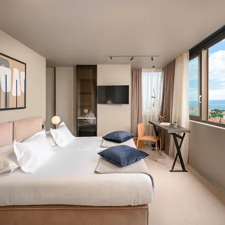 Pensión Royal Suites-sky