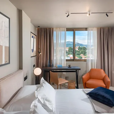 Royal Suites-sky Pensión